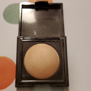 Laura mercier matte radiance baked powder